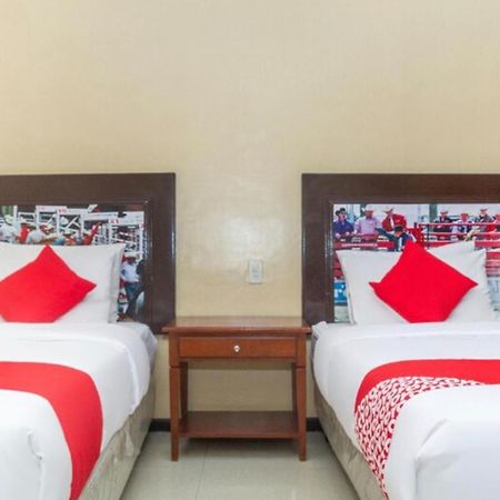 Oyo 133 Jazzy James Country Hotel 2 Davao Екстер'єр фото