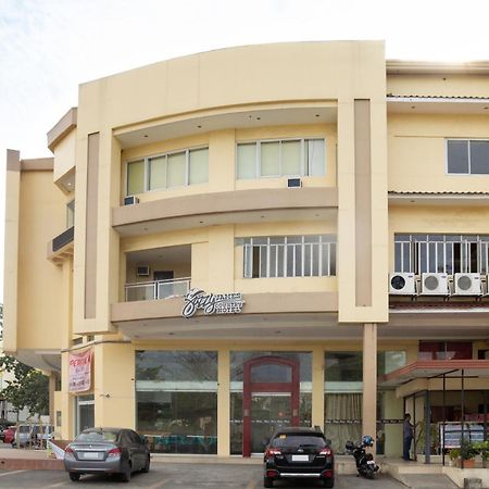 Oyo 133 Jazzy James Country Hotel 2 Davao Екстер'єр фото